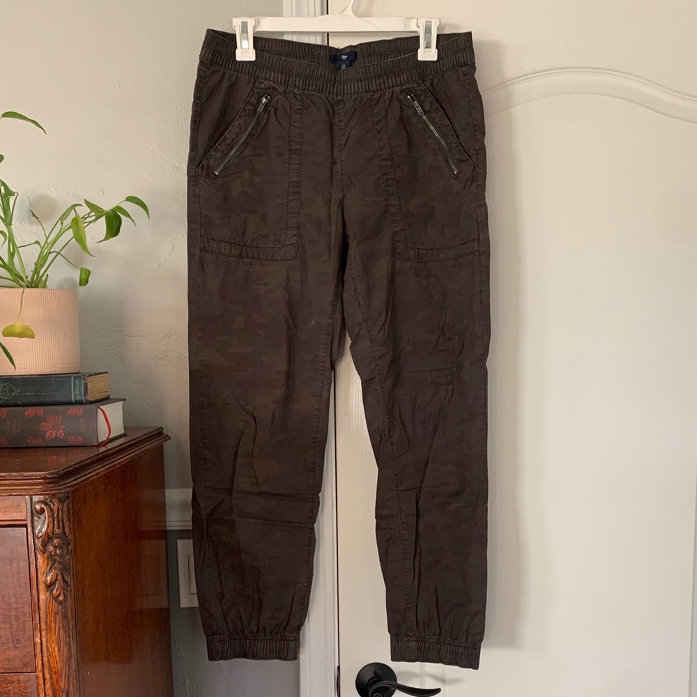 •Gap Jogger Style Camo Pants•